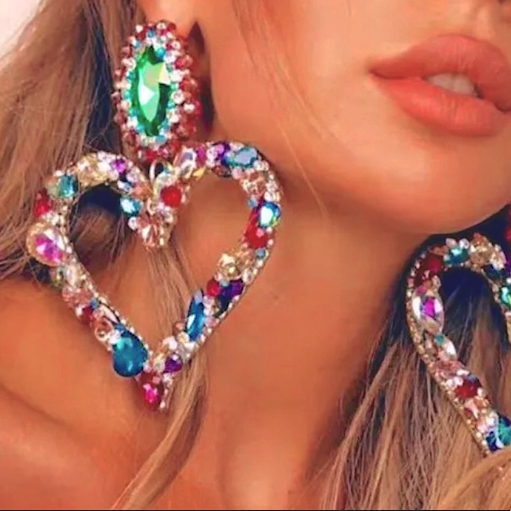 NEW * Heart Shaped Rhinestone Earrings